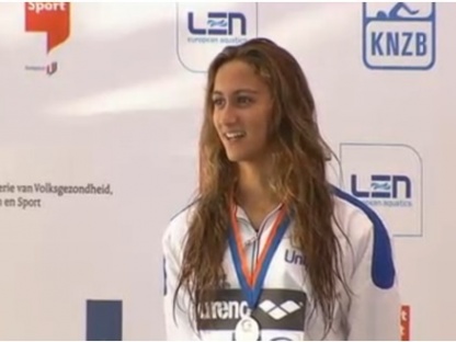 Simona Quadarella sul podio dei 1500 stile libero: è medaglia d'oro europea
