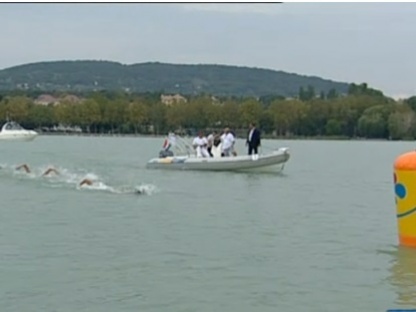 Ragazzi (14-16 anni) all'opera durante la 5 km mondiale al lago Balaton