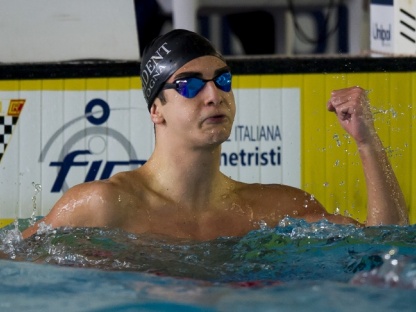 Giovanni Izzo esulta per la vittoria nei 50 stile libero Ragazzi 1998