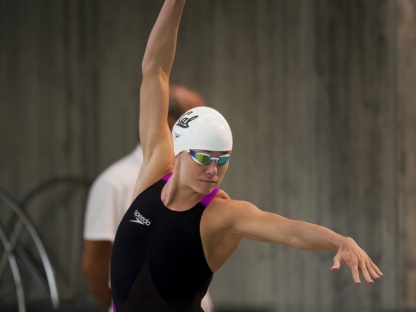 Natalie Coughlin in gara durante una delle tante gare nel suo novembre 2014 "italiano"