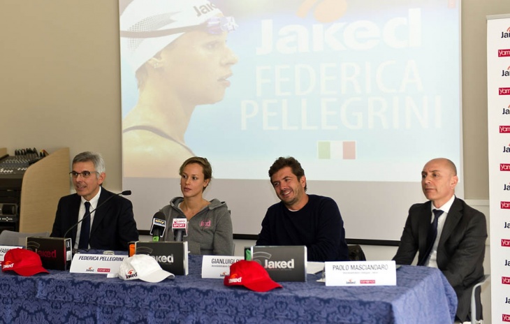 (da sx a dx) Francesco Fabbrica Presidente Jaked; Federica Pellegrini atleta Jaked; Gianluigi Cimmino AD Yamamay - Carpisa; Paolo Masciandaro A.D. Jaked