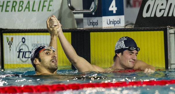 Filippo Magnini celebra la vittoria di Andrea Mitcehll D'Arrigo nei 200 stile libero