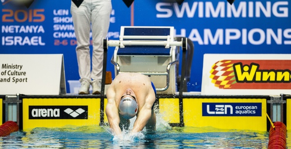 Simone Sabbioni alla partenza dei 200 dorso che gli varranno il nuovo record italiano in 1'51''21