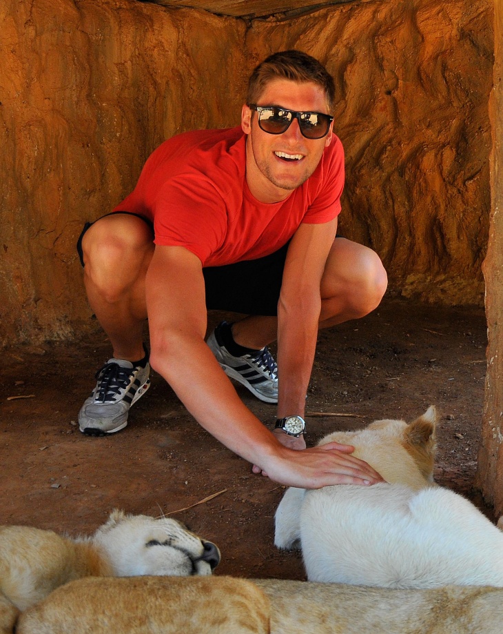 I ragazzi del Nuoto Livorno in collegiale a Johannesburg, in Sudafrica. Qui in visita al Lion Park