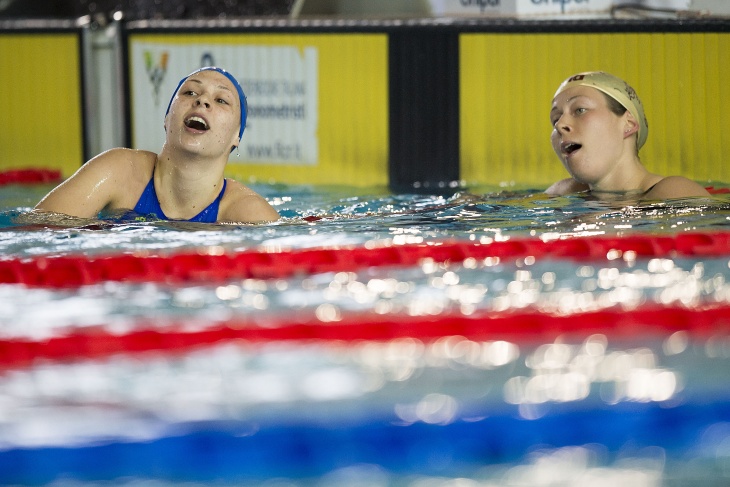 Sara Franceschi e Stefania Pirozzi all'arrivo dei 200 misti