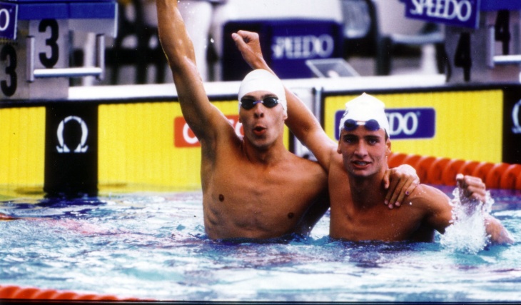 Emiliano Brembilla (oro) e Massimiliano Rosolino festeggiano una storica doppietta nei 400 sl agli Europei di Siviglia nel 1997