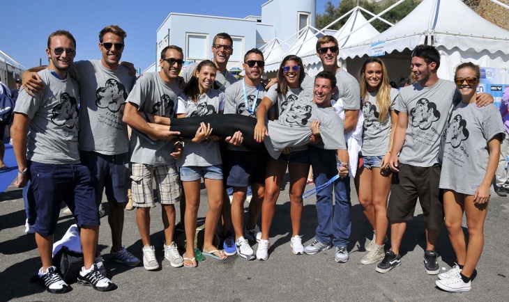 Luca Ferretti con gli amici a Piombino