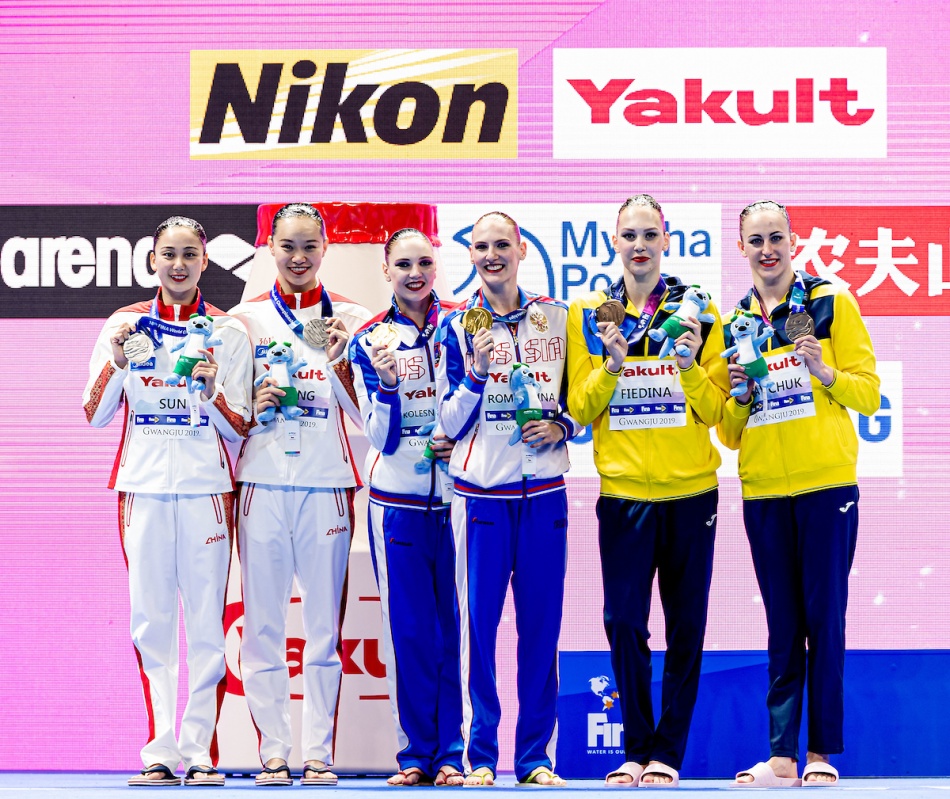 (L to R) HUANG - SUN China CHN Silver medal, KOLESNICHENKO - ROMASHINA Russia RUS Gold Medal, FIEDINA - SAVCHUK Ukraina UKR Bronze medal