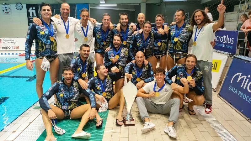 pro recco con il trofeo della supercoppa europea