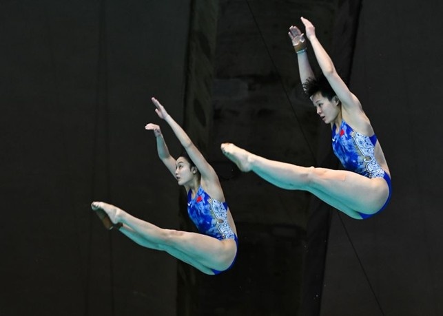 Yiwen Chen e Jia Chen Yiwen Chen e Jia Chen