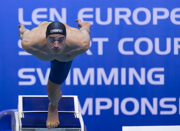 Fabio Scozzoli alla partenza nella finale  dei 100 rana